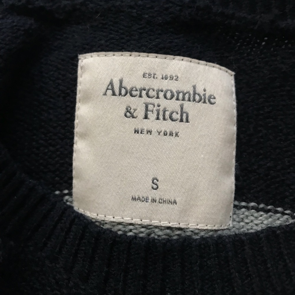 Cropped A&F Sweater - Picture 3 of 3